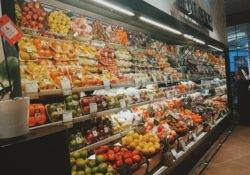 Blick auf ein Supermarktregal