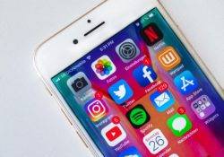 Blick auf verschiedene Smartphone Apps